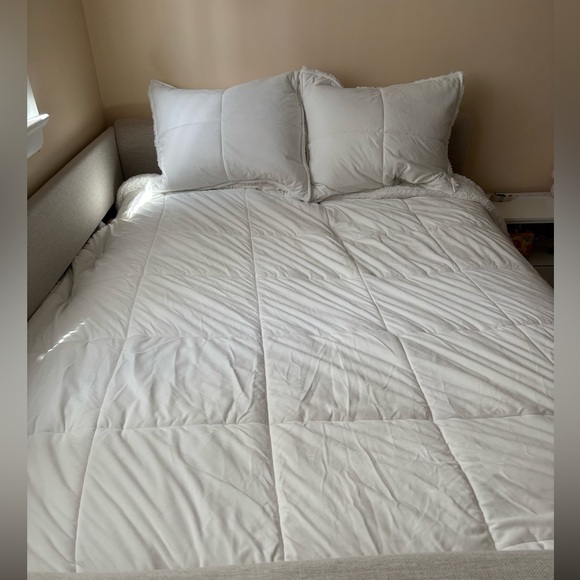 UGG Comforter Set - Picture 1 of 9